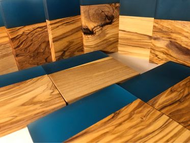 Coaster 1: Standard Blue Resin & Olive Wood 10x10x1cm - Pennsylvania