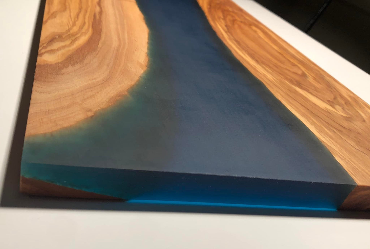 Case Rates - Deep Ocean Blue Resin & Olive Wood - 46x23cm (18.1x9.06in) - Georgia