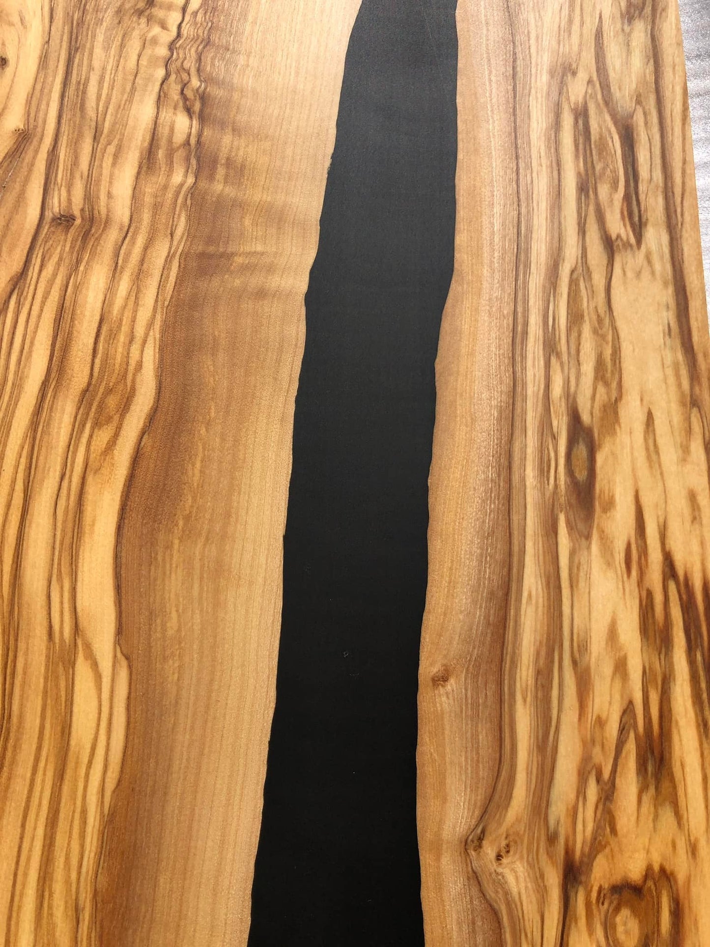 Case Rates - Black Resin & Olive Wood Boards - 46x23cm (18.1x9.06in) - Pennsylvania