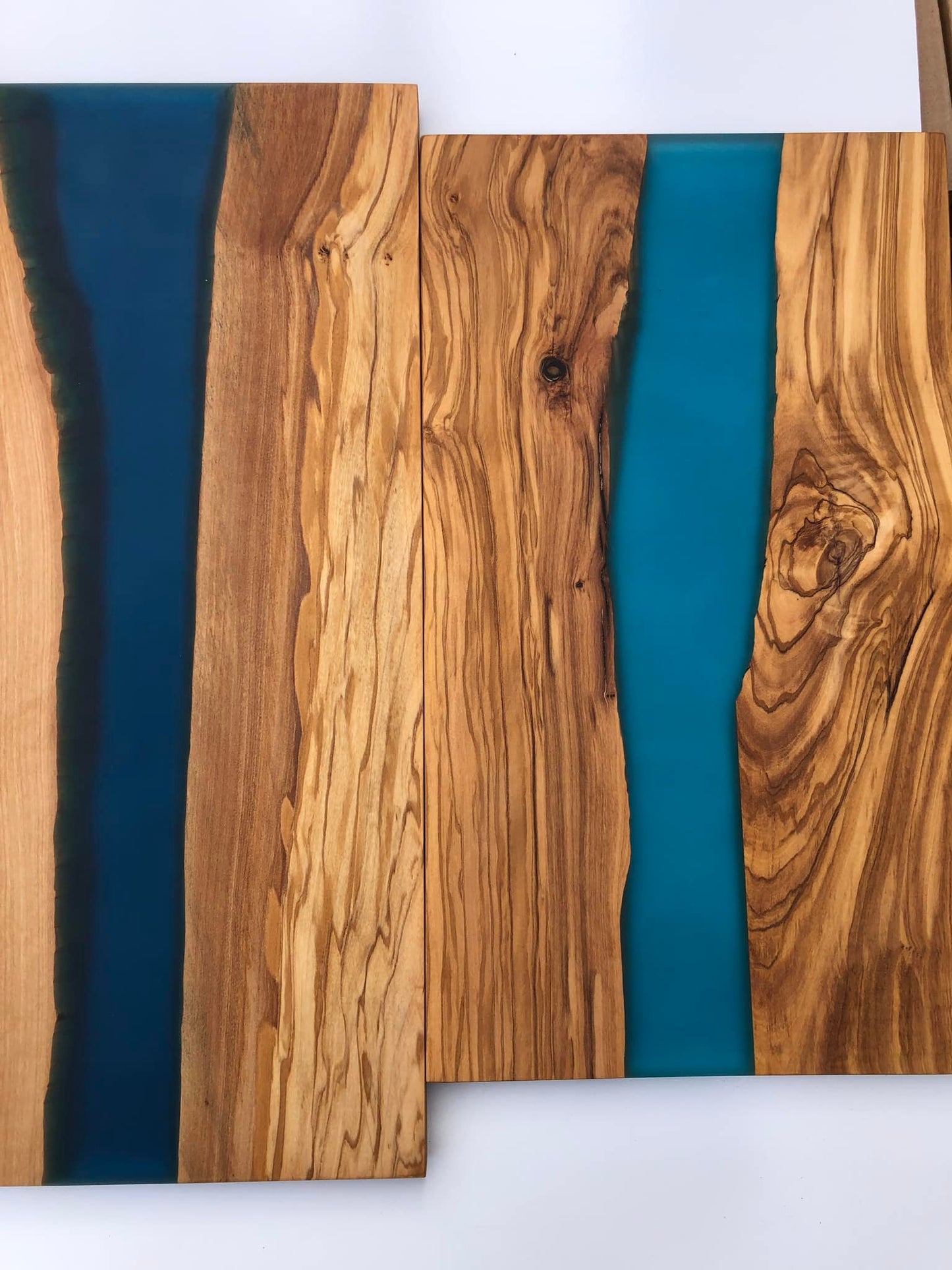 Deep Ocean Blue Resin & Olive Wood - 46x23cm (18.1x9.06in) - Georgia